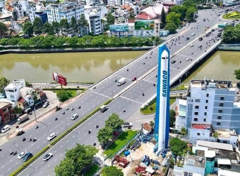 Nhà phố Bình Thạnh 100m² giá 16.99 tỷ - Gần Quận 1, thang máy tiện lợi!