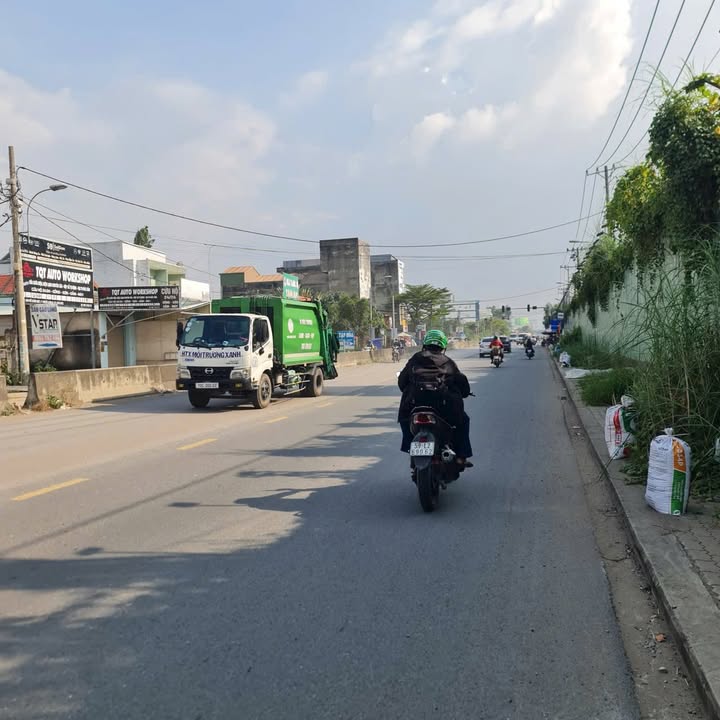 Đất mặt tiền Đỗ Xuân Hợp 2756m² giá 350 tỷ - Cơ hội đầu tư hiếm có!