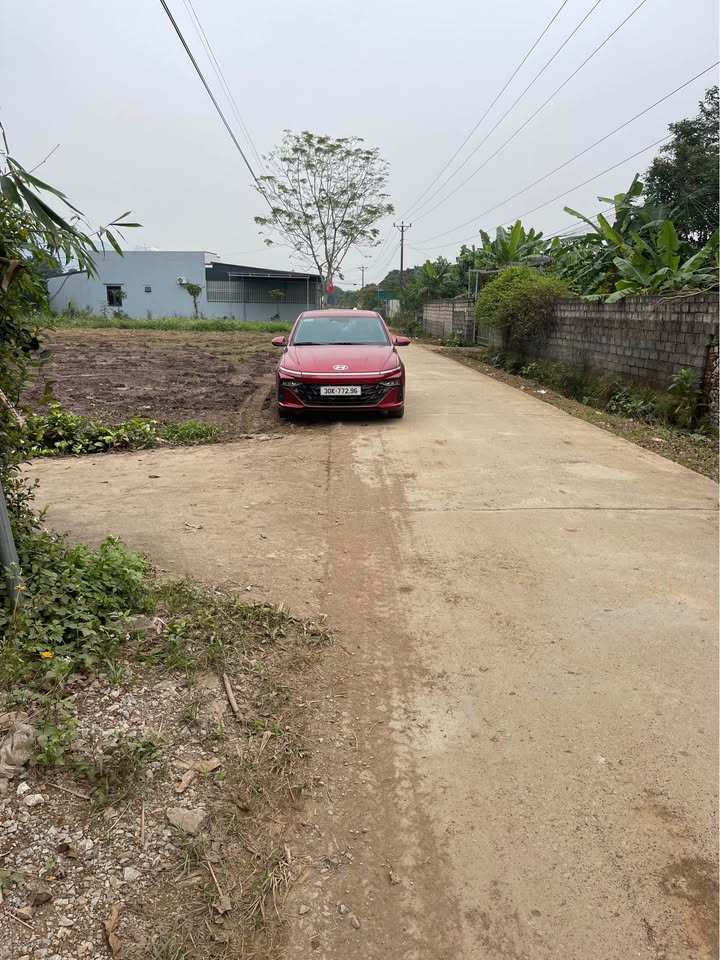 Đất nền lô góc Ba Hàng Đồi, Lạc Thủy, Hòa Bình 1400m² giá chỉ 5.6 tỷ - Vị trí đắc địa gần chợ