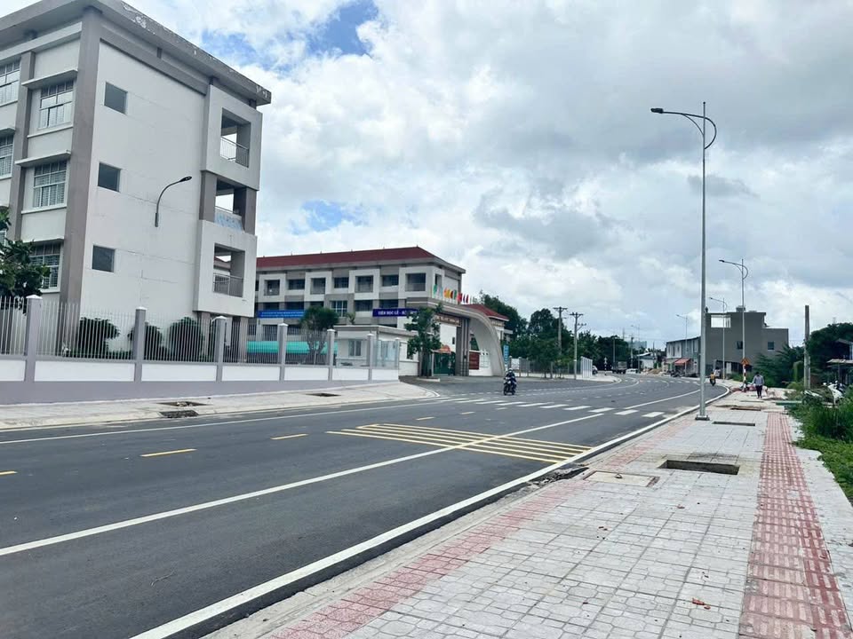 Đất nền khu phố Hòa Lân 1, TP Thuận An 240m² giá 8.5 tỷ - Sổ hồng chính chủ