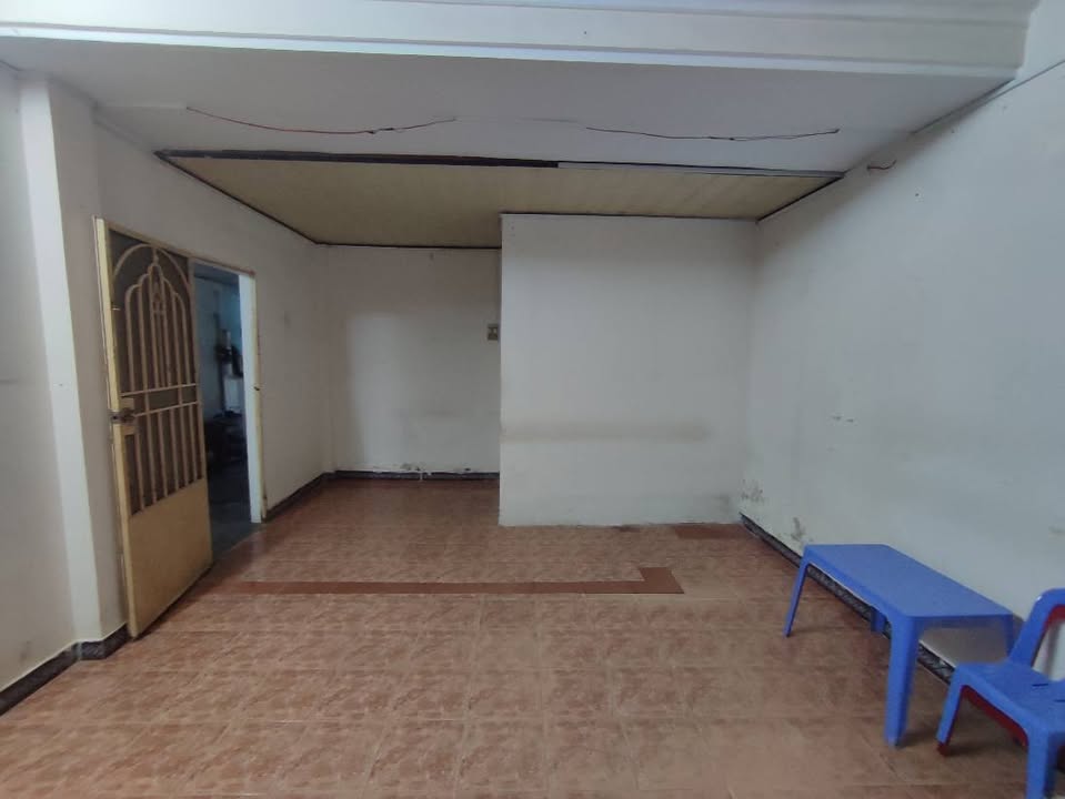 Cho thuê mặt bằng kinh doanh Lạc Long Quân 30m² giá 5 triệu - Vị trí đắc địa cho shop nhỏ!