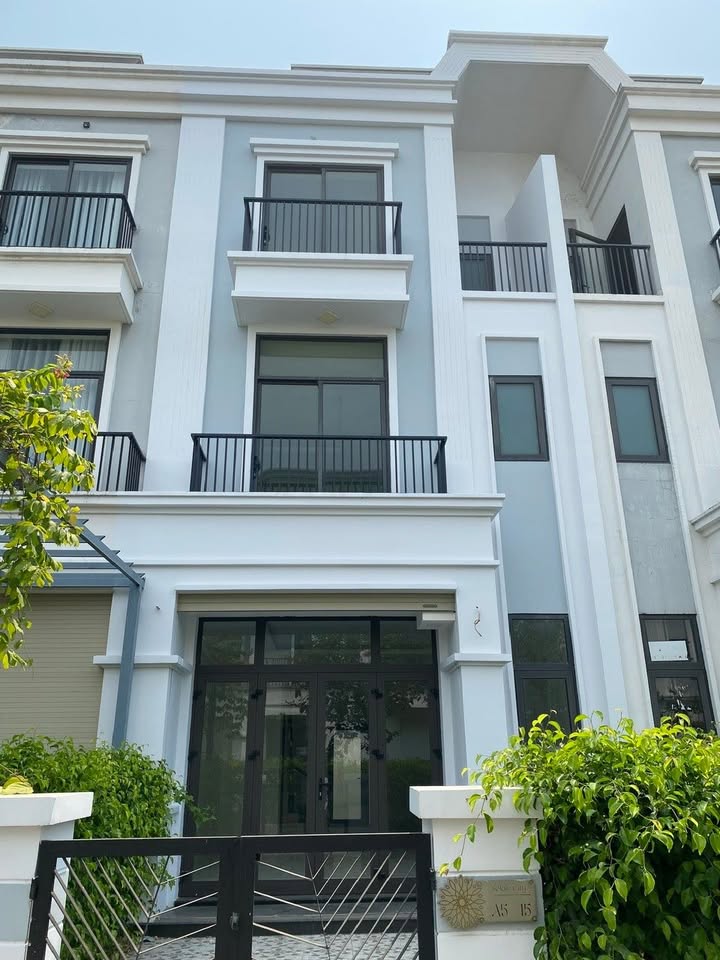 Nhà phố Solar City Bến Lức 75m² giá 2.9 tỷ - Sống đẳng cấp ven sông!