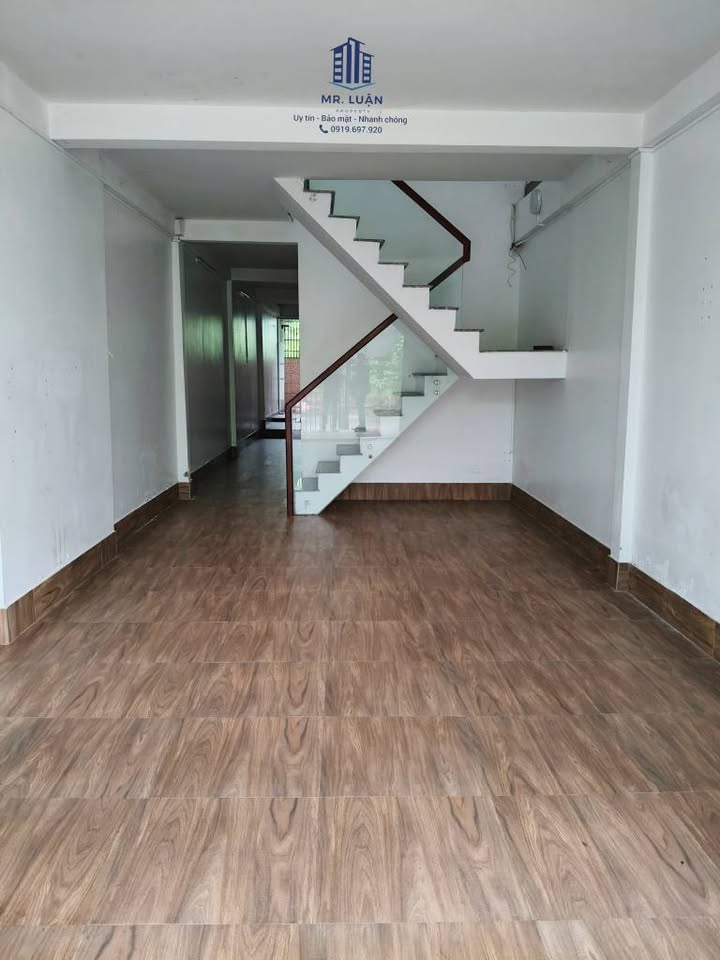 Nhà bán mặt tiền đường Lưu Hữu Phước, phường Lý Văn Lâm, Cà Mau - Diện tích 80m², giá 2 tỷ!
