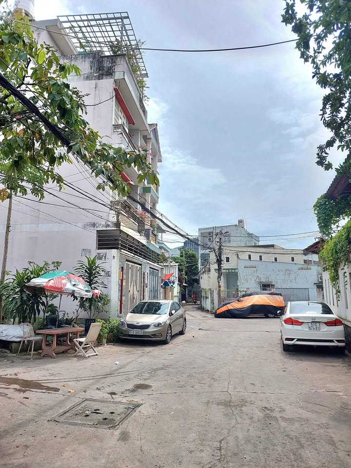 Đất 88m² tặng nhà cấp 4 tại Thủ Đức chỉ 6.2 tỷ - Vị trí đắc địa!