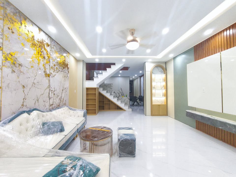 Nhà 3 tầng đẹp đường Hoàng Đình Ái, Hòa Xuân, Đà Nẵng 120m² giá 7.6 tỷ - Sẵn sàng vào ở!