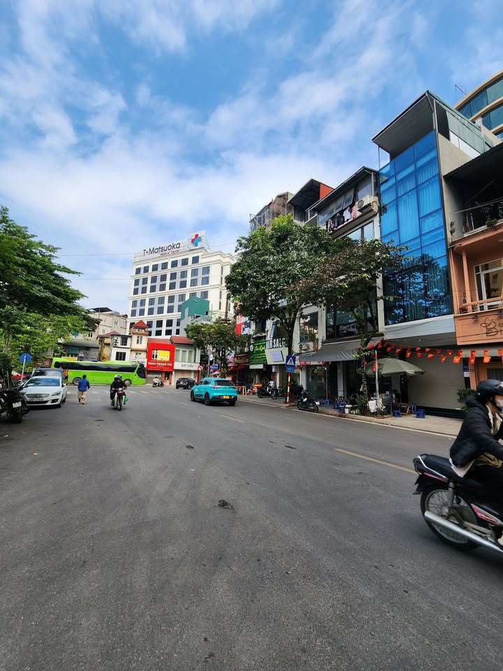 FrontHouse Cát Linh 30m² giá 7.2 tỷ - Cơ hội kinh doanh sầm uất!