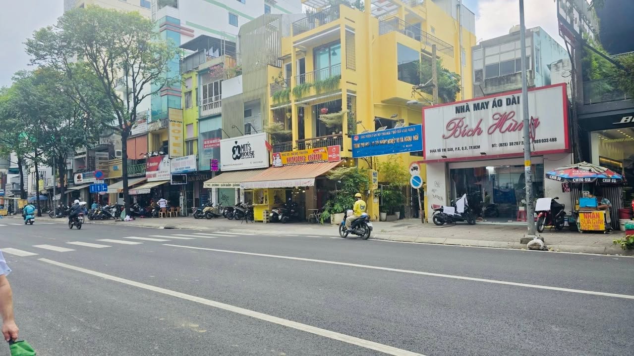 Nhà phố mặt tiền Hai Bà Trưng, quận 3, 41m² giá 15.8 tỷ - Đầu tư sinh lời ngay!