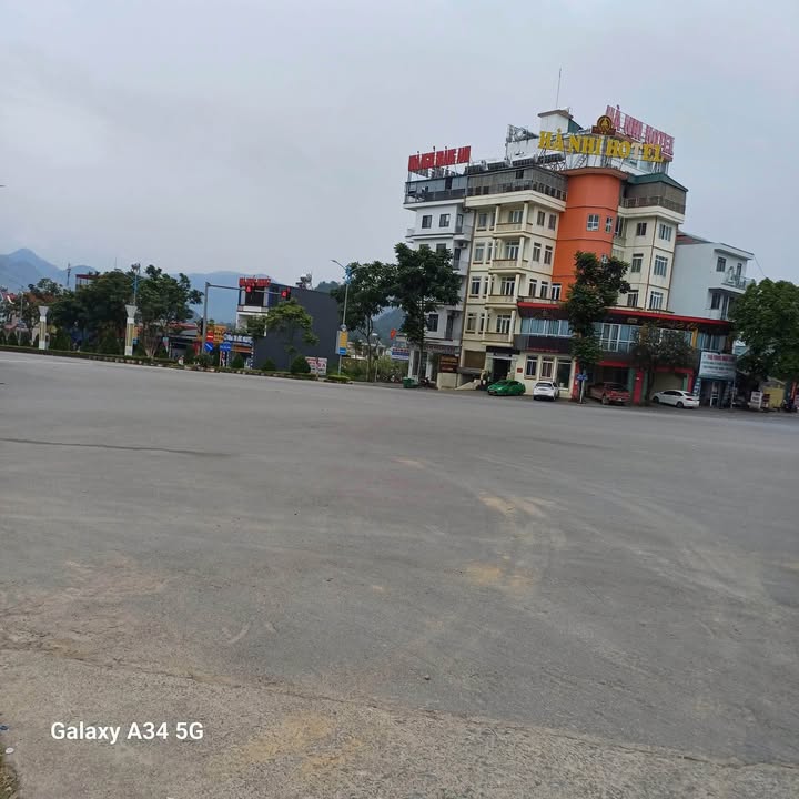 Lô đất chính chủ tại phường Tân Phong, Lai Châu 105m² - Vị trí đắc địa gần chợ và trường học!