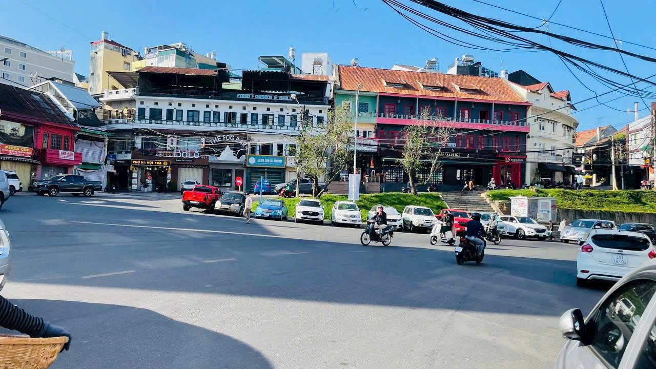 Đất hai mặt tiền đường Phan Đình Phùng, 61m² giá 3.6 tỷ - Vị trí đắc địa tại Đà Lạt!