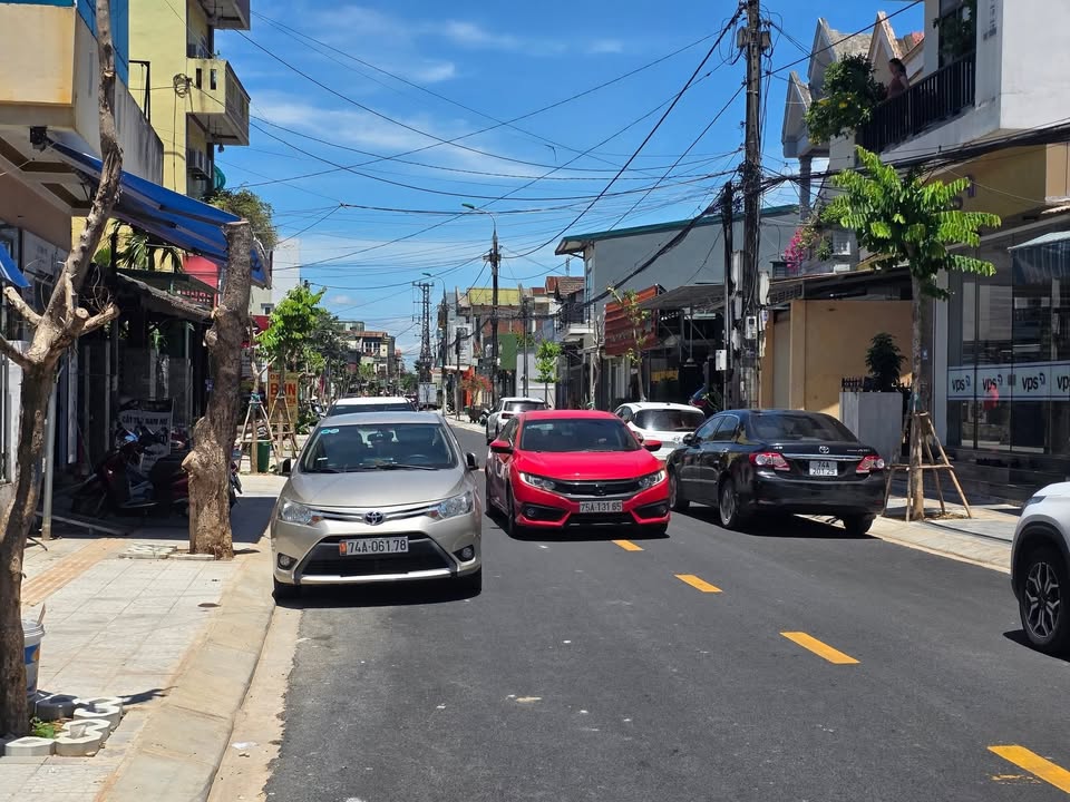 FrontHouse mặt tiền Lê Thế Hiếu, Đông Hà 97m² giá chỉ 2.7 tỷ - Vị trí đắc địa cho kinh doanh!