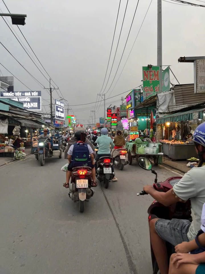 Đất mặt tiền chợ Xuân Thới Thượng 225m² giá 11 tỷ - Kinh doanh sầm uất!