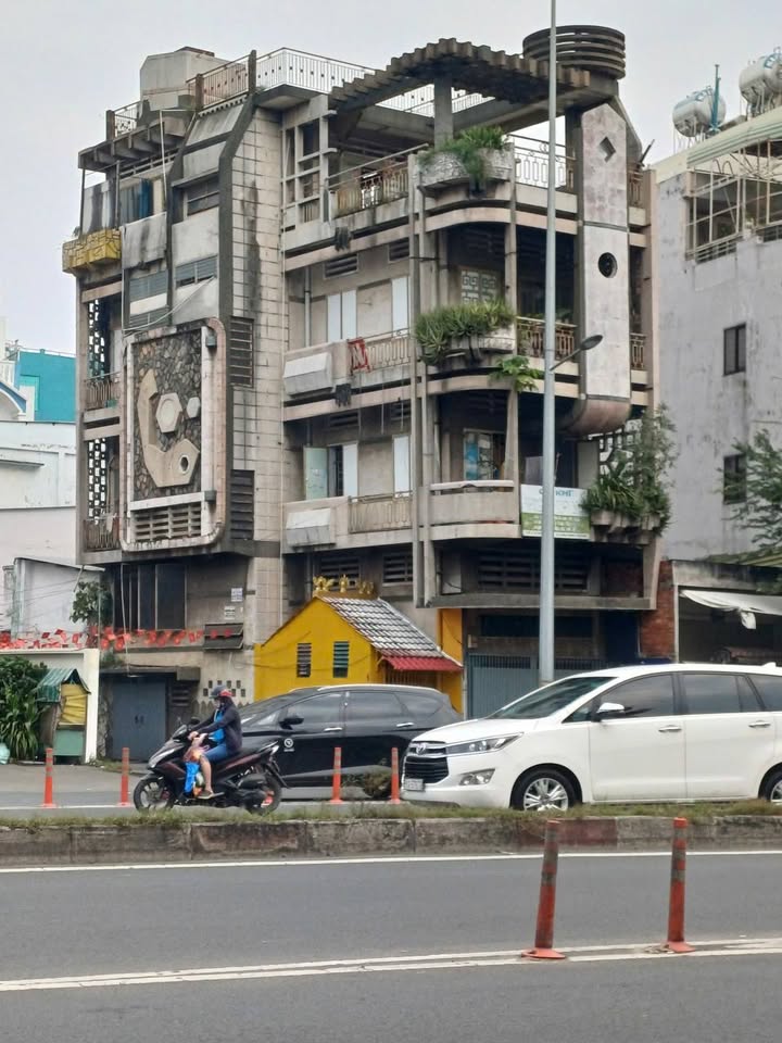 Nhà góc 2 mặt tiền Hồng Bàng, Quận 11, 4.2 tỷ - Cơ hội đầu tư lý tưởng!