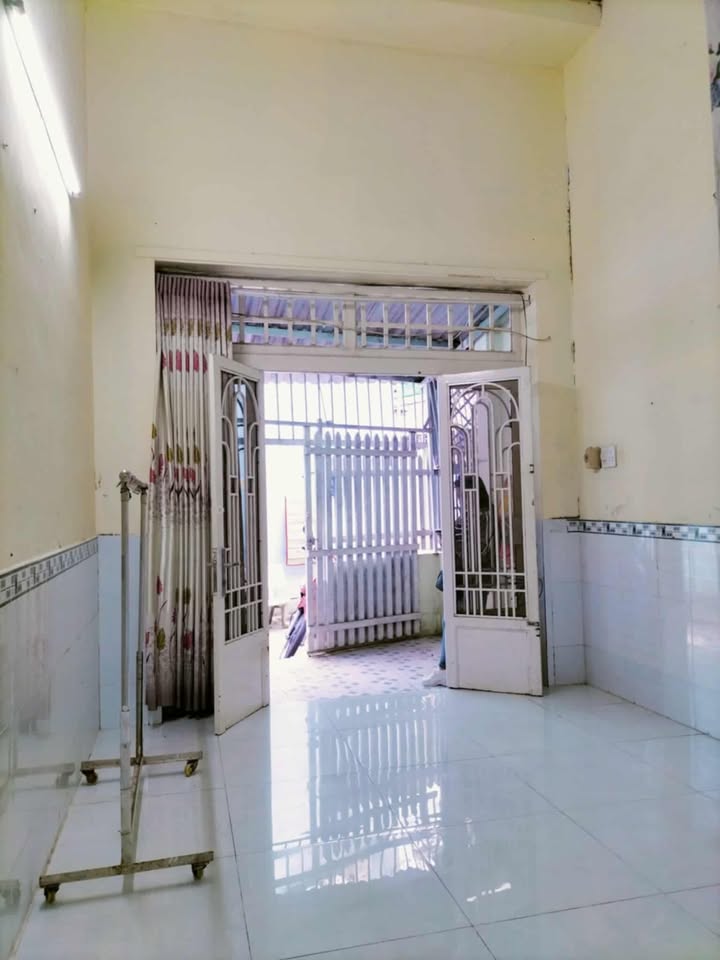 Nhà hẻm 1959 Lê Văn Lương, Nhơn Đức 42m² giá 1.3 tỷ - Sẵn sàng vào ở!