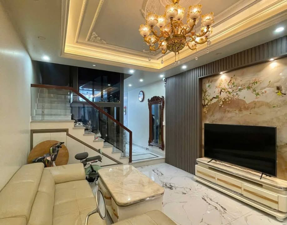 FrontHouse Cầu Giấy 45m² giá 18 tỷ - Ô tô vào tận nhà, thang máy hiện đại!
