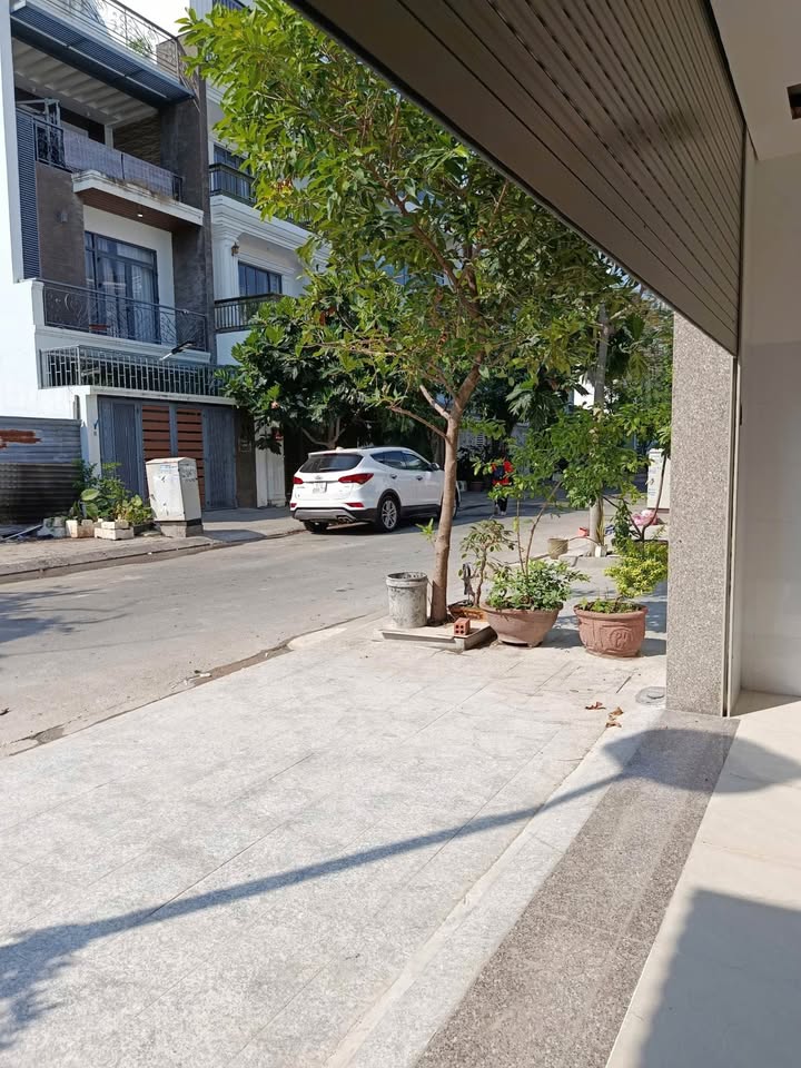 Nhà phố Trần Tử Bình, Nha Trang 96.9m² giá 8.3 tỷ - Thiết kế hiện đại, sẵn sàng ở ngay!