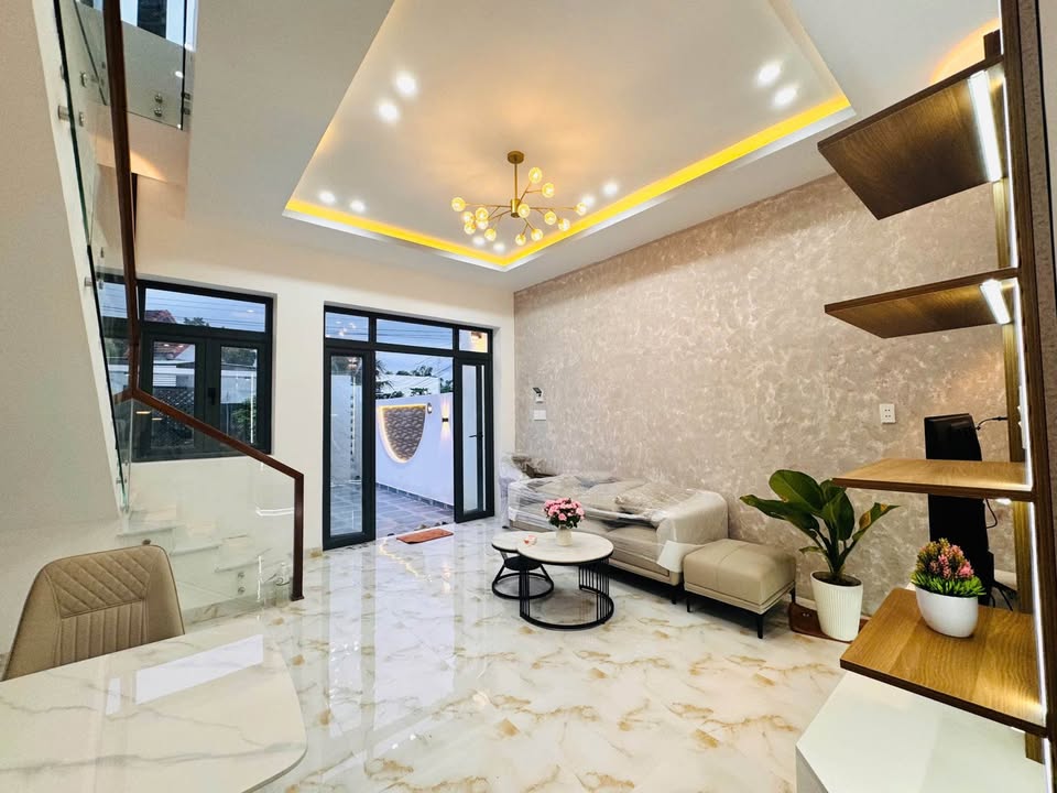 Nhà 1 trệt 1 lầu Diên Lạc, Diên Khánh 91m² giá 2.39 tỷ - Mặt tiền lô góc tiện nghi!