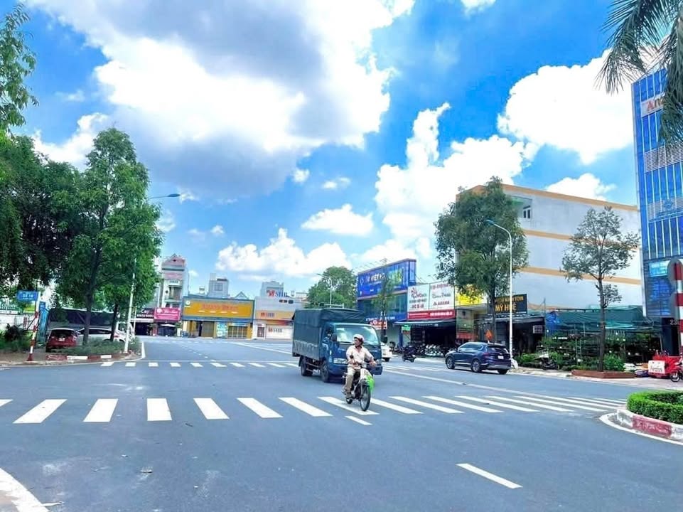 Đất nền mặt tiền GS01 BiGC Dĩ An 240m² giá 34 tỷ - Cơ hội kinh doanh vàng!