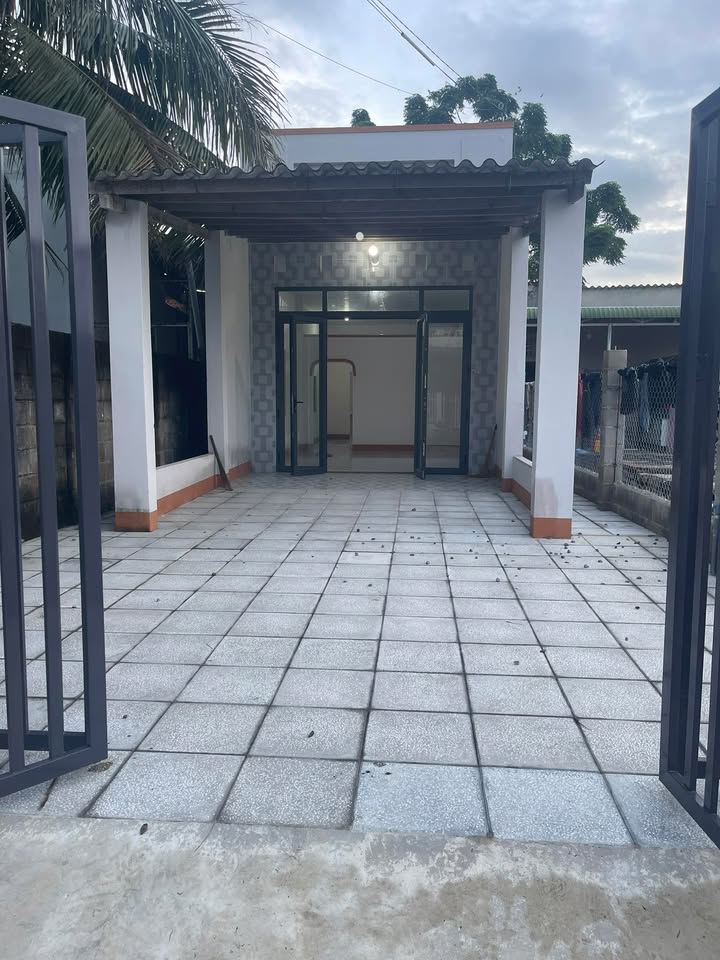 Nhà cấp 4 Tân Phước 150m² giá 1.2 tỷ - Gần đường lớn, tiện ích đầy đủ!