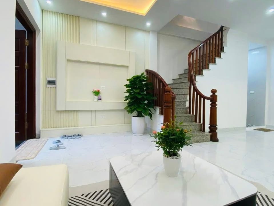 Nhà Lĩnh Nam 55m² giá 7.35 tỷ - Thiết kế hiện đại, phù hợp cho gia đình đông người!
