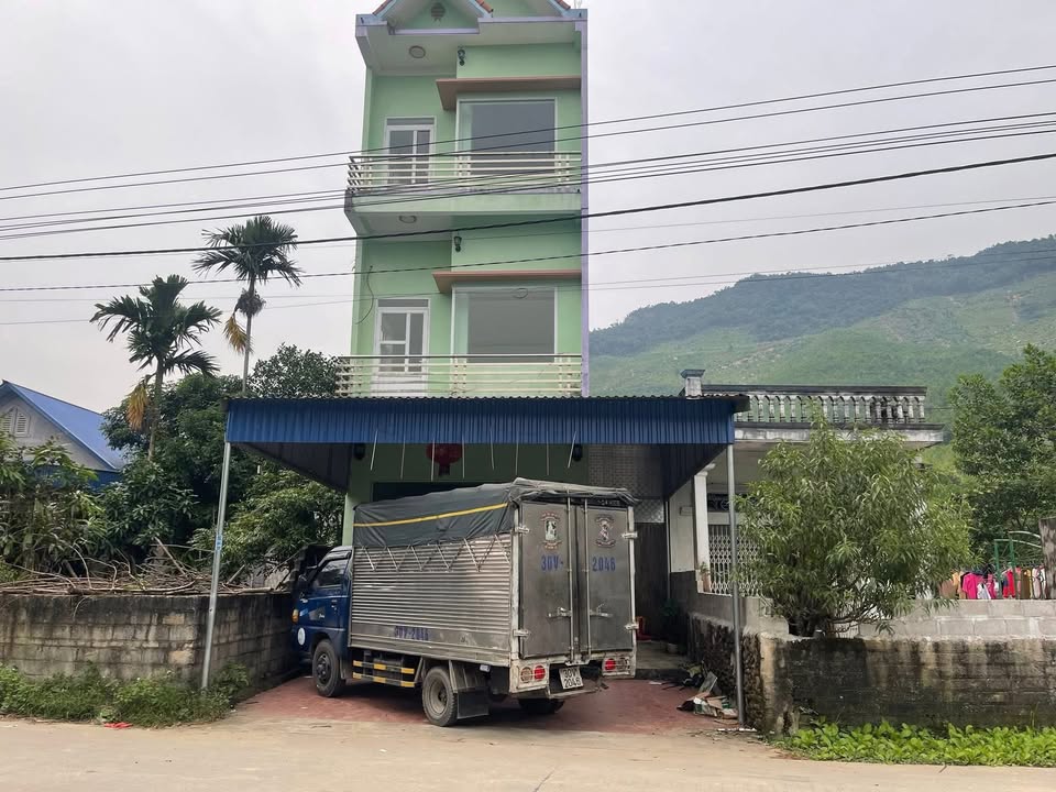 Nhà 3 tầng xóm 1, xã Vạn Phú, 200m² giá 1.5 tỷ - Thiết kế hiện đại, tiện nghi!