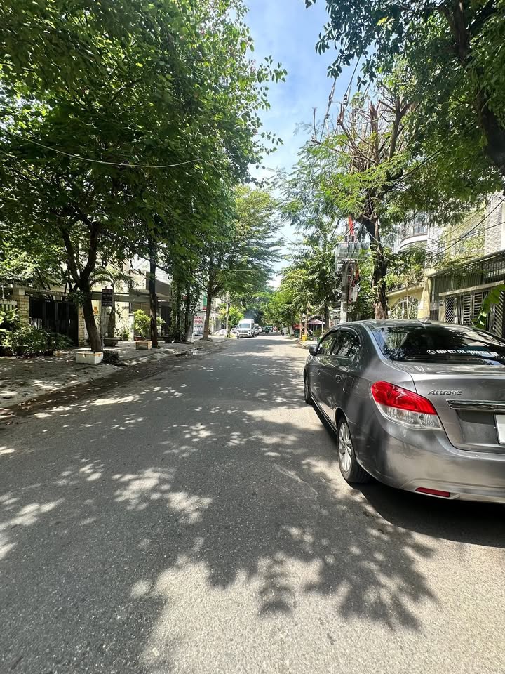 Nhà 2 tầng đường Nguyễn Xí, 100m² giá 7.18 tỷ - Gần biển, kinh doanh sầm uất!