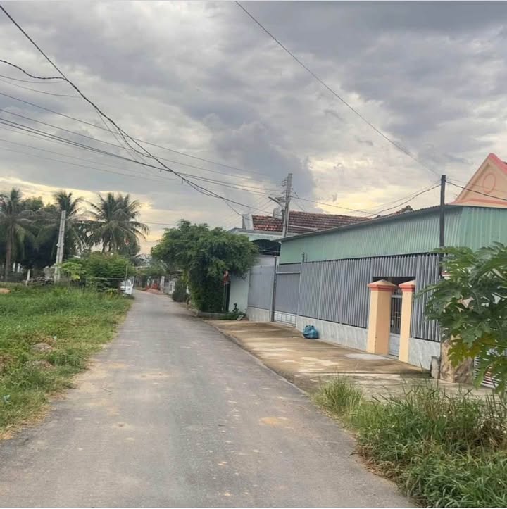 Đất Vạn Bình 102m² giá 1.1 tỷ - Mặt tiền đường nhựa thông thoáng!