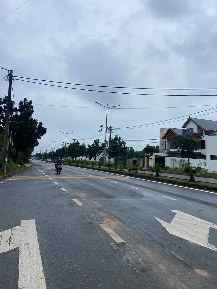 Nhà mặt tiền Trần Bình Trọng, Đông Hà 200m² giá 2.4 tỷ - Đầu tư sinh lời ngay!