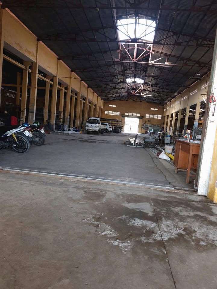 Cho thuê nhà kho lớn 3000m² tại Bình Khánh, Long Xuyên - Giá 25 triệu/tháng!