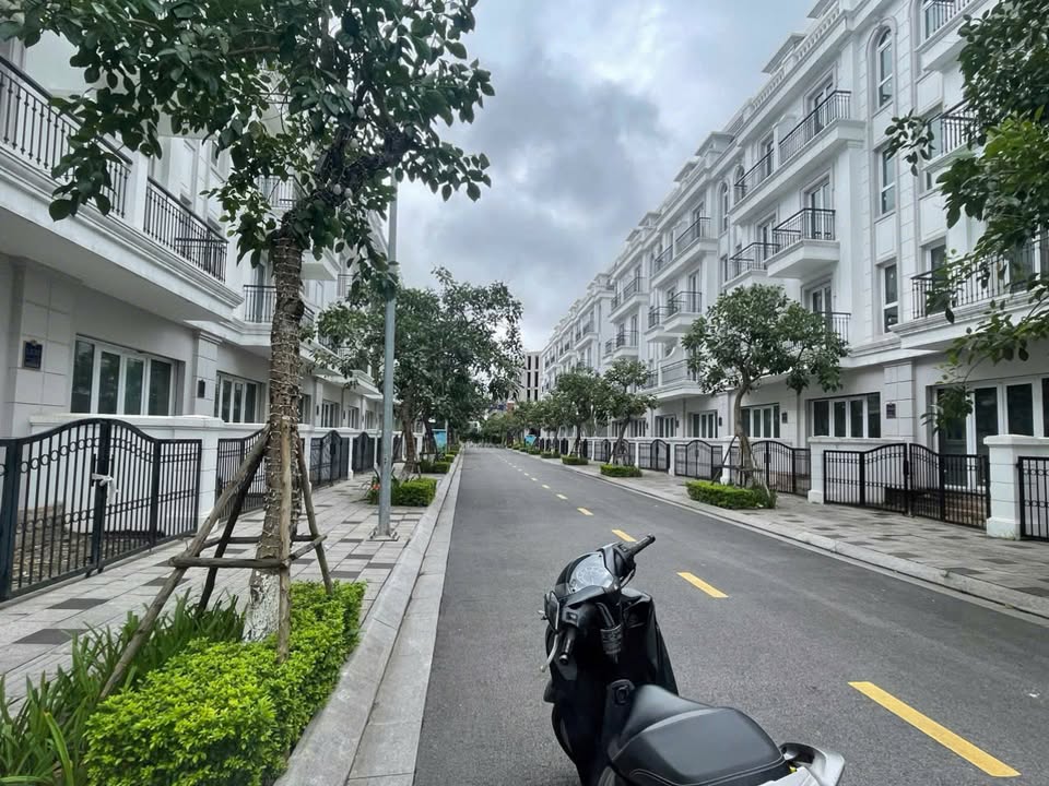 Bán đất TDC Trâu Quỳ, Gia Lâm 37m² giá 7.4 tỷ - Vị trí đắc địa, đầu tư sinh lời!