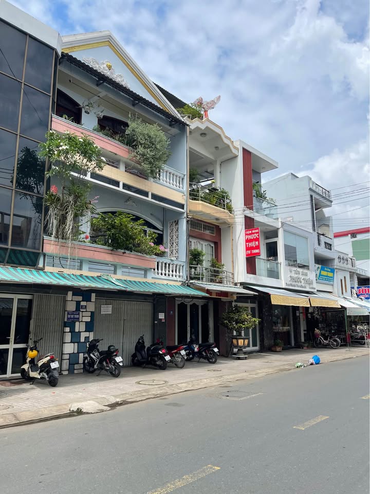 Nhà phố 3 tầng đường Tô Hiến Thành, phường Mỹ Phước - Diện tích 120m², Giá thỏa thuận!