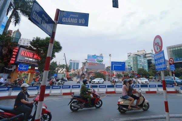 Nhà Mặt Phố Giảng Võ Đống Đa 27m² giá 24 tỷ - Kinh doanh sầm uất, 3 mặt thoáng!