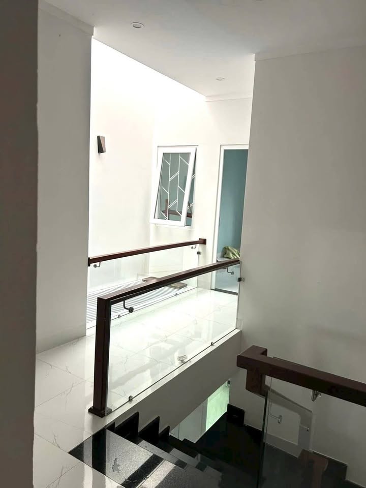 Nhà riêng hẻm 116 Nguyễn Chí Thanh, Buôn Ma Thuột 96m² giá 3.4 tỷ - Thiết kế hiện đại, đầy đủ tiện nghi!