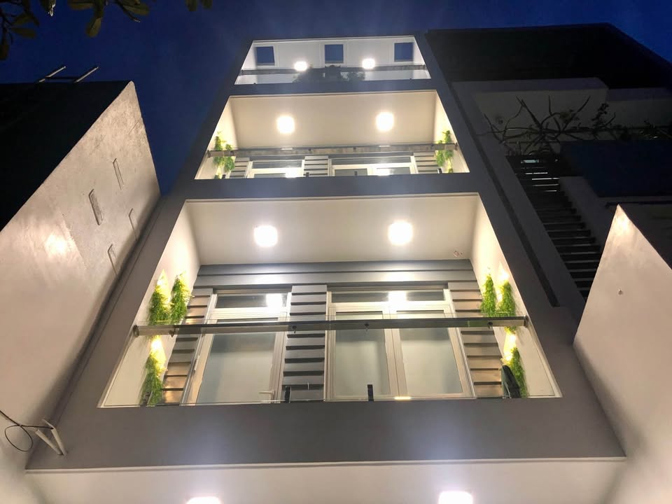 Nhà bán Lạc Long Quân, Quận 11 - 43.32m² giá 7.5 tỷ - Sẵn sàng ở ngay!