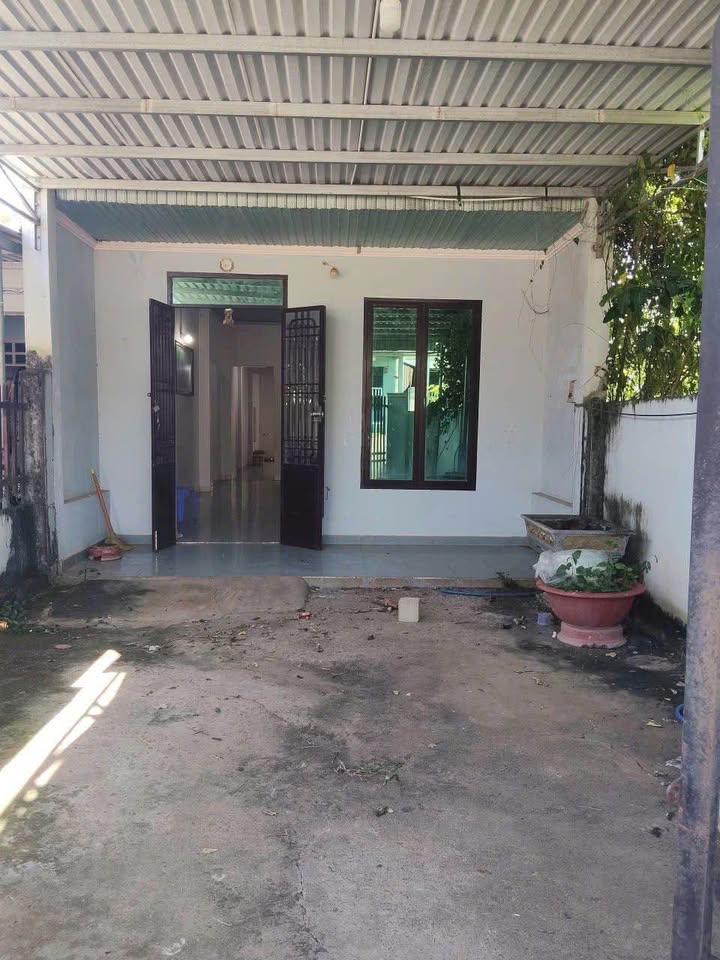 Nhà phố Tiến Thành, Đồng Xoài 300m² giá 1.2 tỷ - Sân ô tô rộng rãi!