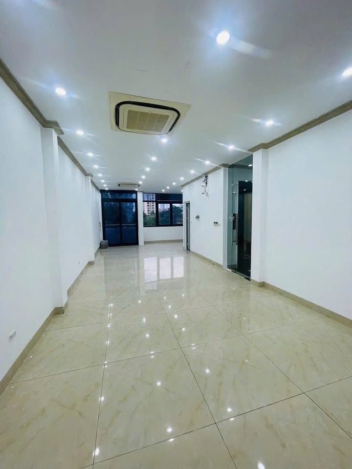 Văn phòng cho thuê tại đường Đồng Me, Mễ Trì, 65m² giá 7 triệu - Thông sàn, ô tô vào tận nơi!