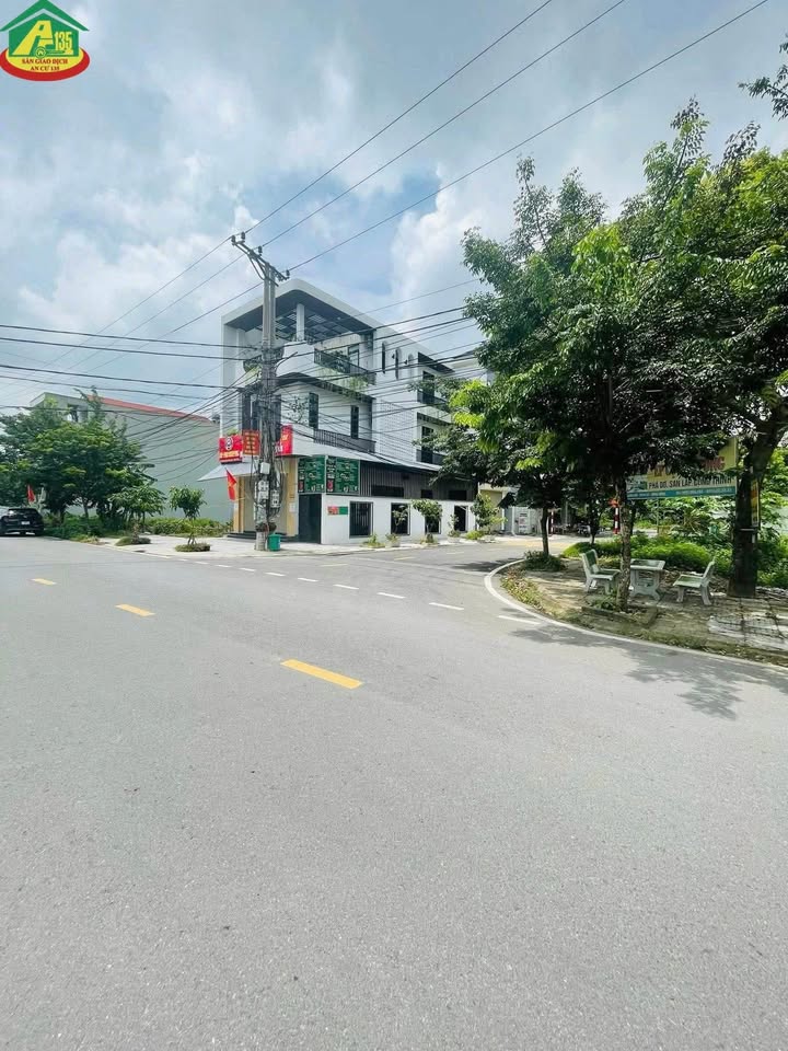 Bán đất mặt đường Hoa Lư, Thị trấn Thiên Tôn, 100.5m² - Hướng Tây ghé Nam!