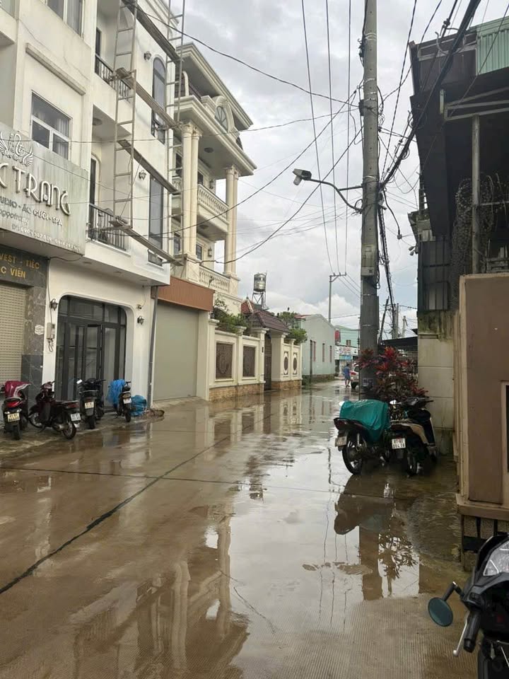 Nhà riêng Hẻm 2 ô tô Nguyễn Thiếp, Pleiku 204m² giá 4.5 tỷ - Cơ hội đầu tư hấp dẫn!