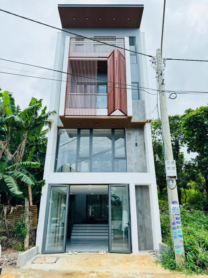 Nhà mặt tiền Nguyễn Thế Lịch, Pleiku 225m² giá 3 tỷ - Sẵn sàng vào ở!
