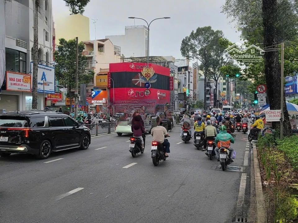 Nhà mặt tiền 2 căn liền kề đường Ba Tháng Hai, Quận 10 - Diện tích 188m², Kinh doanh đắc địa!