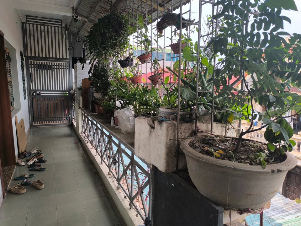 Căn hộ Tập thể Tầng 3 Nguyễn Thái Học 48m² - Sổ đỏ chính chủ, đầu tư hợp lý!