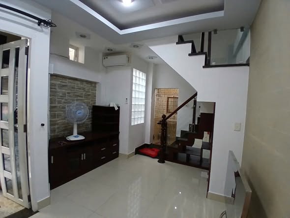 Nhà riêng 3 tầng Nguyễn Thị Minh Khai, Q1 - Full nội thất, giá 12 triệu