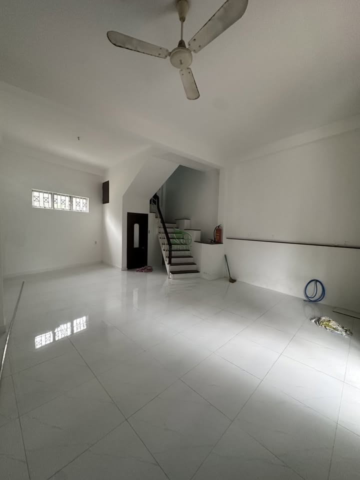 Nhà kinh doanh 3 tầng tại trung tâm Nha Trang 50m² - Giá thuê chỉ 18 triệu/tháng!