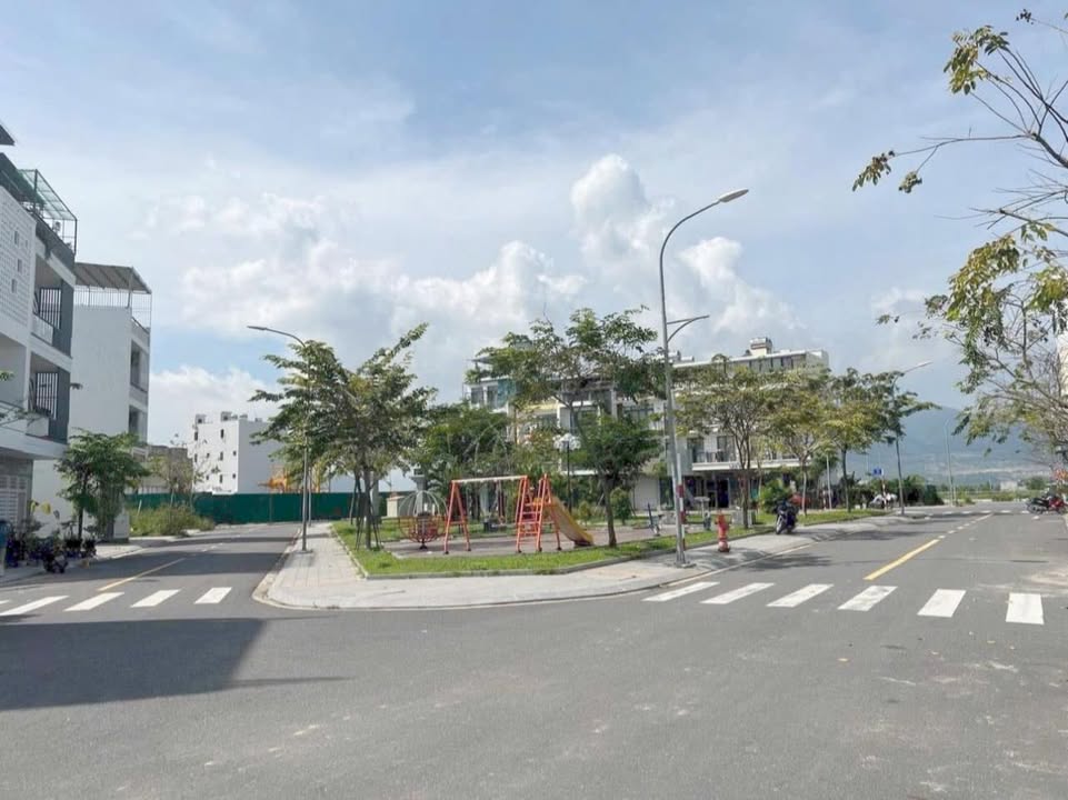 Đất nền lô góc VCN Phước Long 90.5m² giá 8.5 tỷ - Đối diện công viên, vị trí đắc địa!