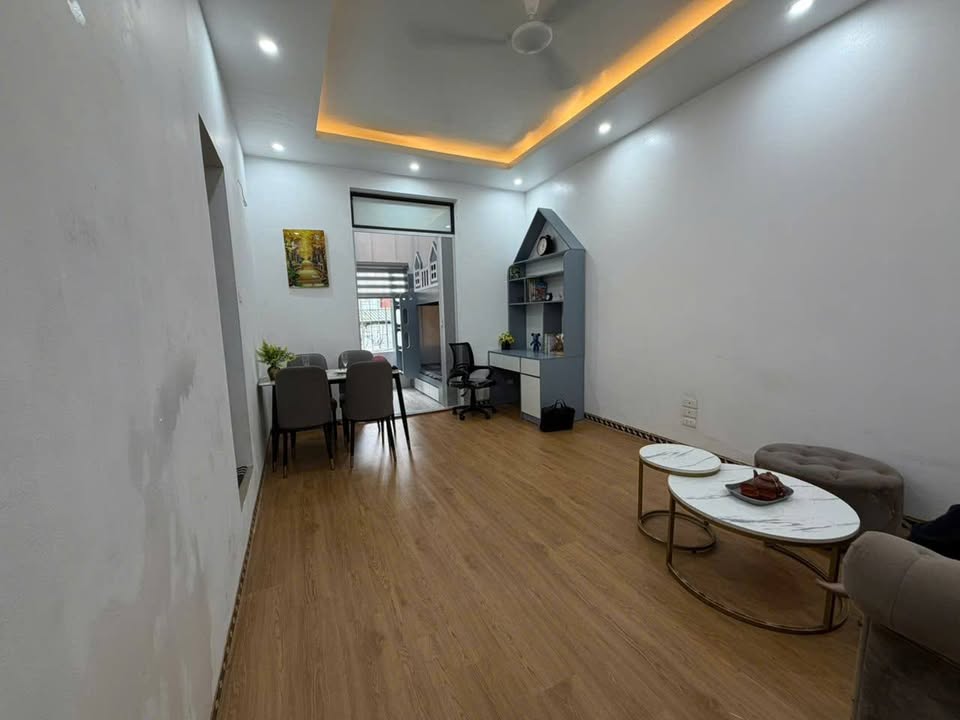 Căn hộ Tập thể Trần Hưng Đạo, Hai Bà Trưng 17m² giá 3.5 tỷ - Sổ đỏ chính chủ, đầu tư sinh lời!