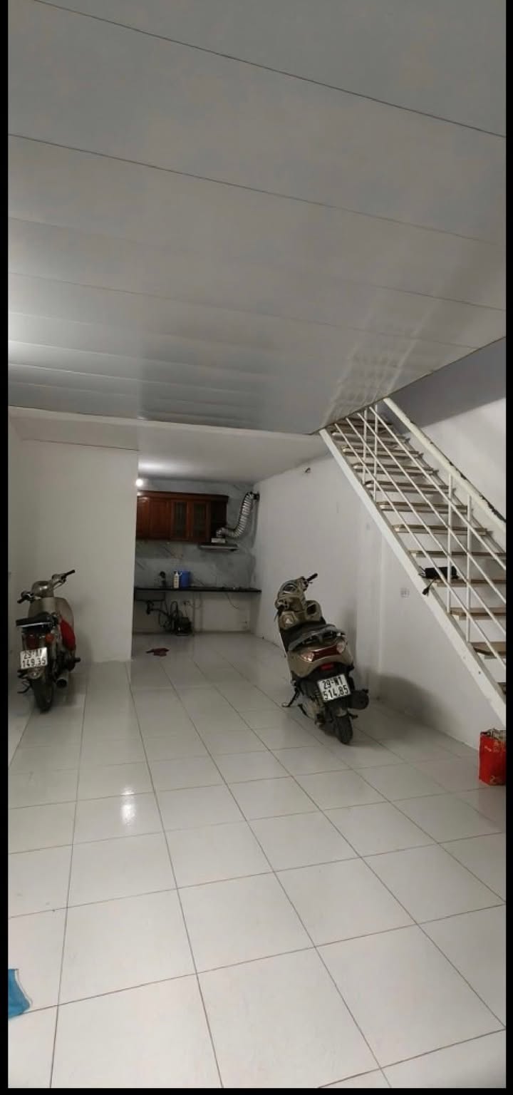 Nhà nhỏ xinh tại Tứ Liên, Tây Hồ 30.2m² giá 1.1 tỷ - Sẵn sàng đón chủ mới!