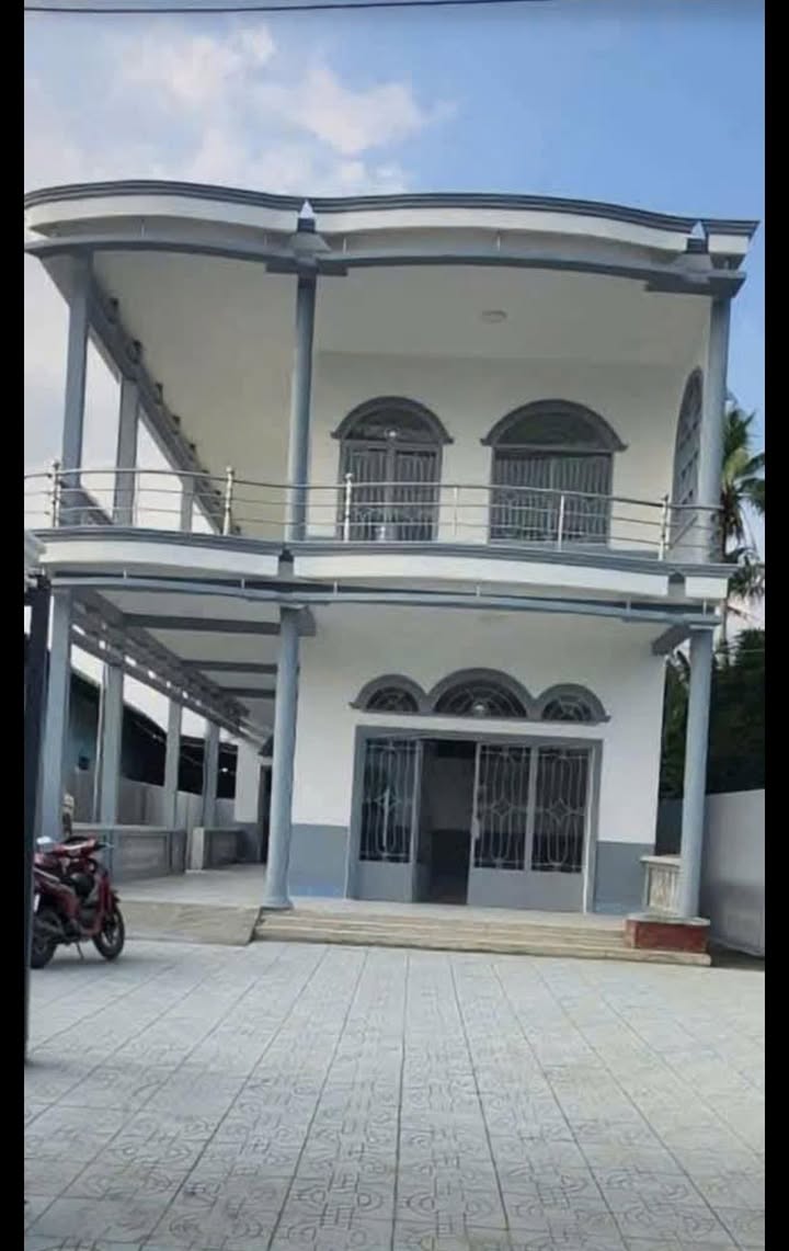 Nhà 1 trệt 1 lầu tại Phú Khương, Bến Tre 350m² giá 2.2 tỷ - Hẻm thông thoáng