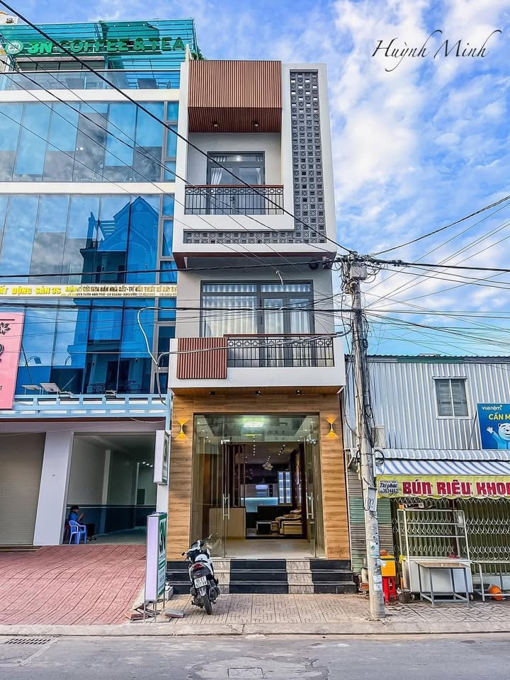 Nhà trệt 3 lầu mặt tiền Trần Nam Phú 78m² giá 10.5 tỷ - Đầu tư sinh lời ngay!