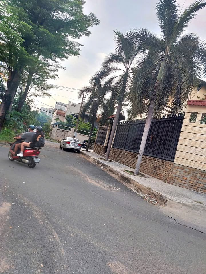 Nhà mặt tiền đường Nguyễn Duy Trinh, Quận 9, 75m² chỉ 3.9 tỷ - Đầu tư sinh lời!