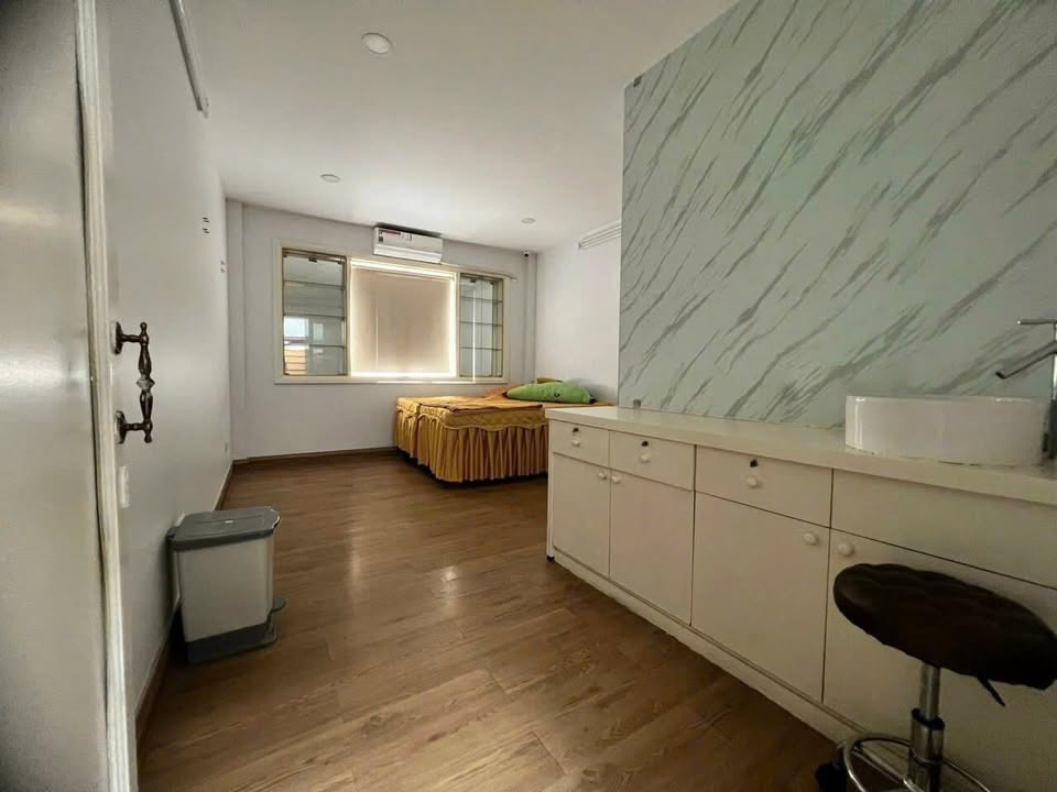 Nhà cho thuê mặt tiền Thạch Thị Thanh, Quận 1, 76m², 9PN - Phù hợp kinh doanh homestay!