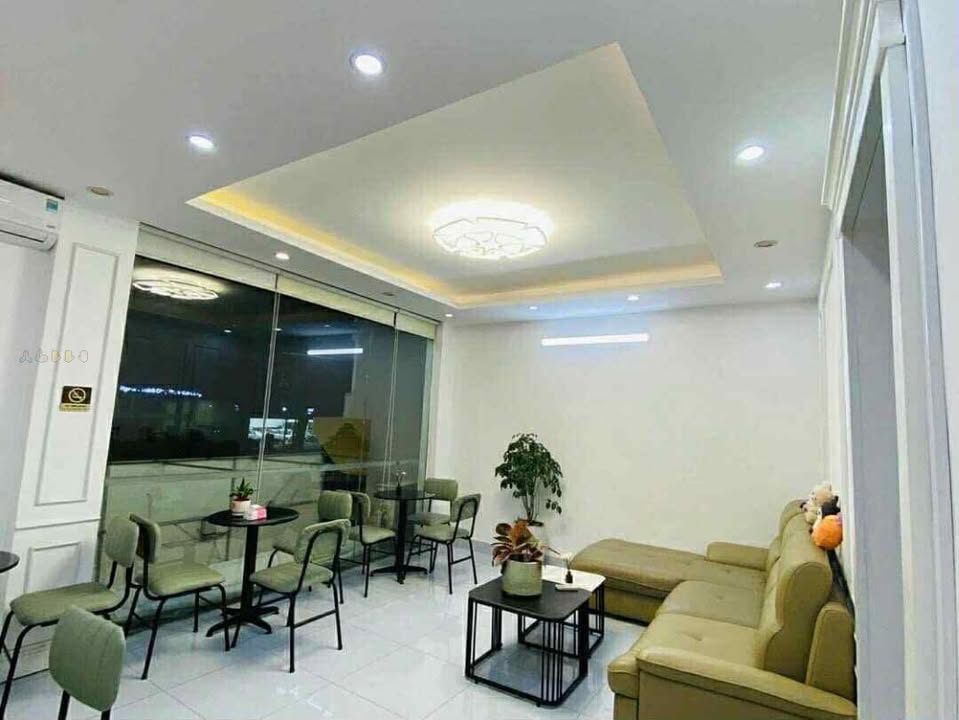 Cửa hàng cho thuê phố Dương Quảng Hàm, Cầu Giấy, 35m² giá 15 triệu - Vị trí đắc địa, đông đúc!